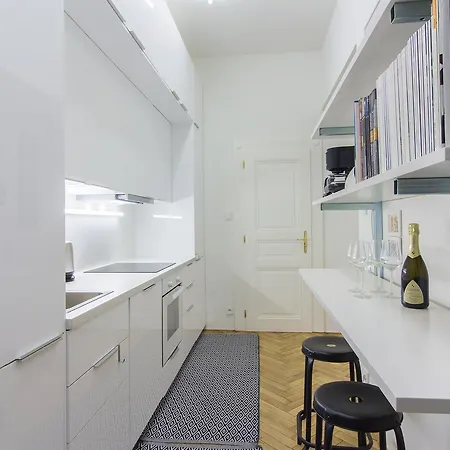 Stylish Modern For 5 People By Easybnb Апартаменты Прага